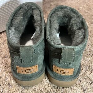 Mini forest night green Ugg boots
